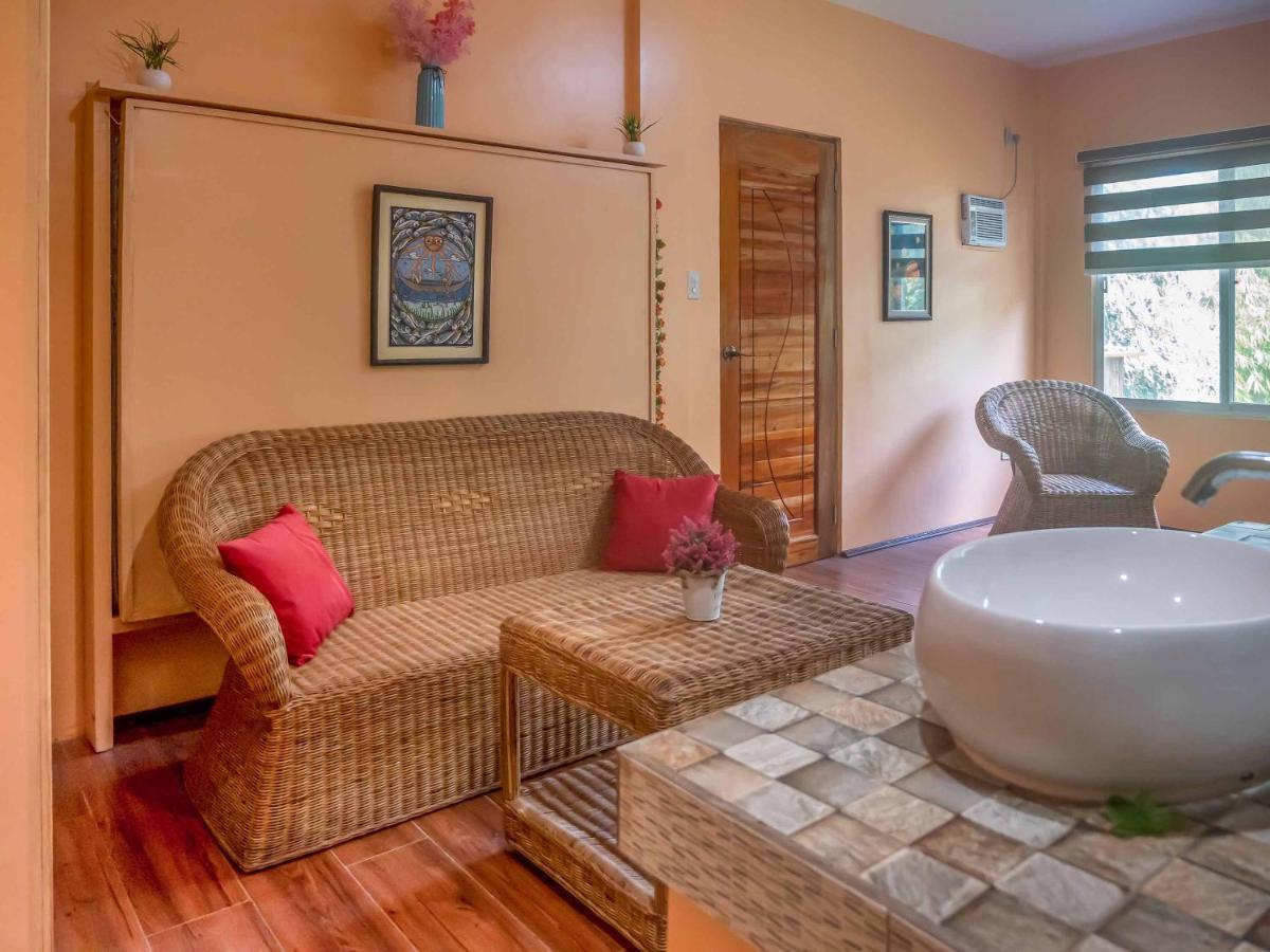 Blue Moon Guesthouse Puerto Princesa ภายนอก รูปภาพ