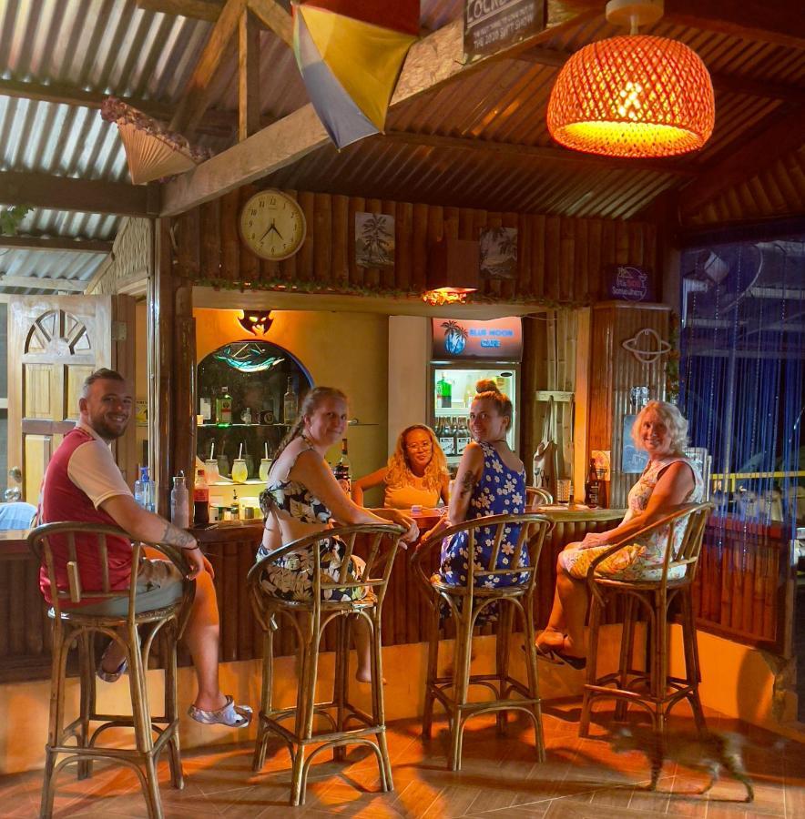 Blue Moon Guesthouse Puerto Princesa ภายนอก รูปภาพ